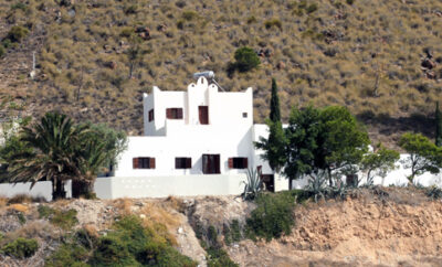 Maison andalouse avec jardin, terrasses et garage