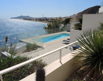 Superbe duplex 2 chambres, lumineux avec terrasse privée, piscine et vue panoramique