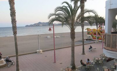 Apartment with terrace in 1st line of the beach