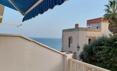 One bedroom apartment with private terrace a few meters from the beach.